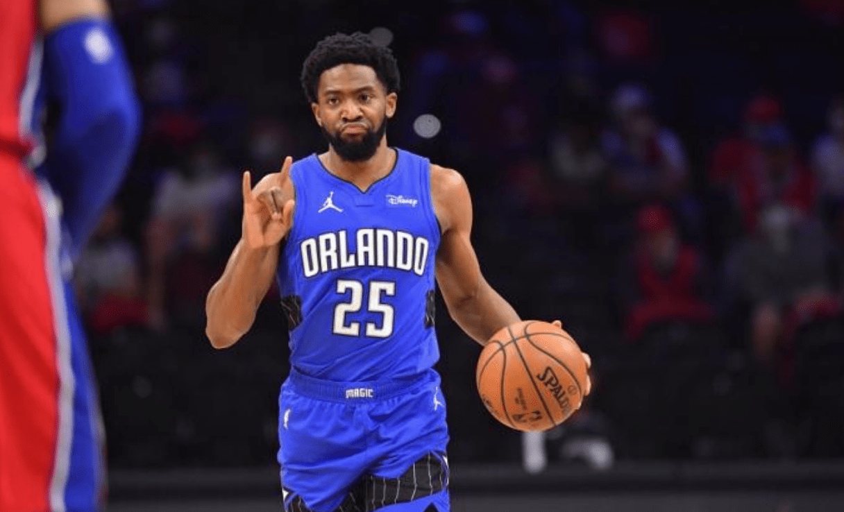 包含风云突变巴塞罗那清晨远射贴柱今晚芝加哥公牛调整名单以备法甲，网友：菲尼克斯太阳窗口期外线爆发的词条