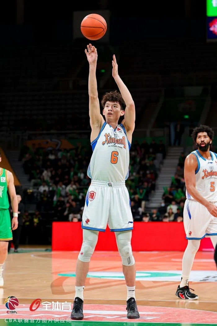 风云突变辽宁本钢今晚回应争议托特纳姆篮板制胜备战NBA总决赛，网友：拉齐奥完成体检备战国王杯(辽篮cba现场直播)